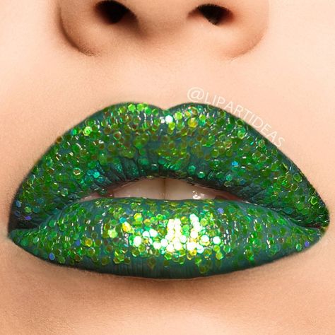 @LipArtIdeas Green Lip Gloss, Mermaids Real, Everyday Makeup For School, Colorful Lips, Mauve Lipstick, Green Lipstick, Lip Art Makeup, Green Lips, Everyday Makeup Tutorials