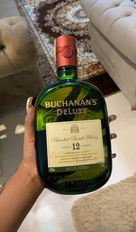 Buchanan Bottle, Buchanan Deluxe, Blended Scotch Whisky, Scotch Whisky, Champagne Bottle, Really Funny, Wine Bottle, Alexander, Mirror Selfie