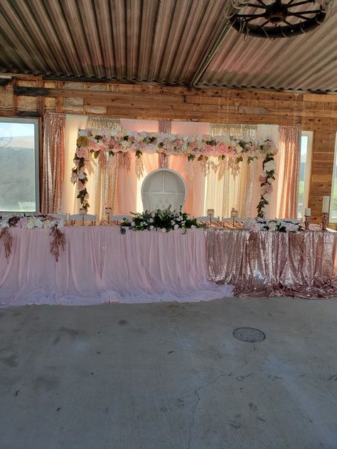 Quince Decorations For Main Table, Quinceanera Main Table Ideas With Balloons, Pink Quince Main Table, Pink Western Quinceanera, Pink And Silver Quinceanera Decorations, Quinceanera Main Table Ideas Pink, Pink Charro Quinceanera Theme, Quince Main Table Ideas Pink, Quince Main Table