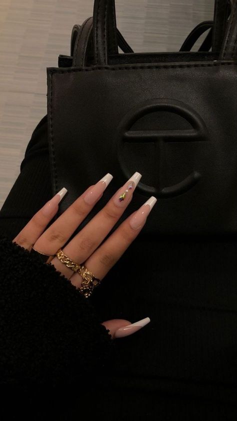 Purse Aesthetic, Aries Baby, Nightclub Aesthetic, Color Vibe, Nail Ring, Luxury Nails, Streetwear Fashion Women, Mani Pedi, Star Girl