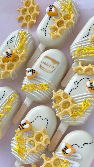 Cake Sickles, Bee Cake Pops, Easter Boxes, Bee Themed Birthday Party, Winnie The Pooh Cake, Bee Cakes, Baby Shower Theme Decorations, Bee Baby Shower Theme, Chocolate Covered Treats