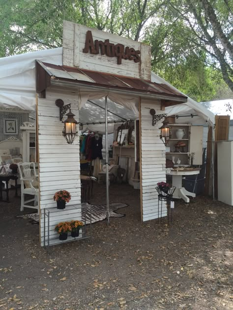 Outdoor Food Vendor Booth Ideas, Rustic Booth Design, Vintage Booth Ideas Display, Modern Booth Display, Grid Wall Display Craft Show Booth Ideas, Rustic Vendor Booth Display Ideas, 10 X 10 Booth Display Ideas, Clothing Booth Display Ideas, Flea Market Booth Ideas