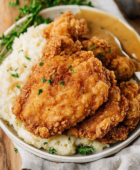 Country Fried Chicken Recipe Texas Roadhouse Country Fried Chicken, Texas Roadhouse Chicken Fried Chicken, Chicken Fry Recipes, Country Fried Chicken Recipe, Skillet Fried Chicken, Buttermilk Fried Chicken Recipe, Buttermilk Marinade, Best Fried Chicken Recipe, Fried Chicken Breast Recipe