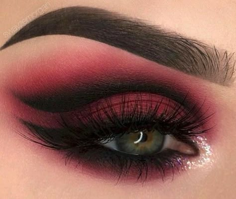 Red And Black Makeup, Burgundy Eye Makeup, Make Up Designs, Red Eye Makeup, Vampire Makeup, Eye Eye, Silicone Makeup, Beauty Make-up, Red Makeup