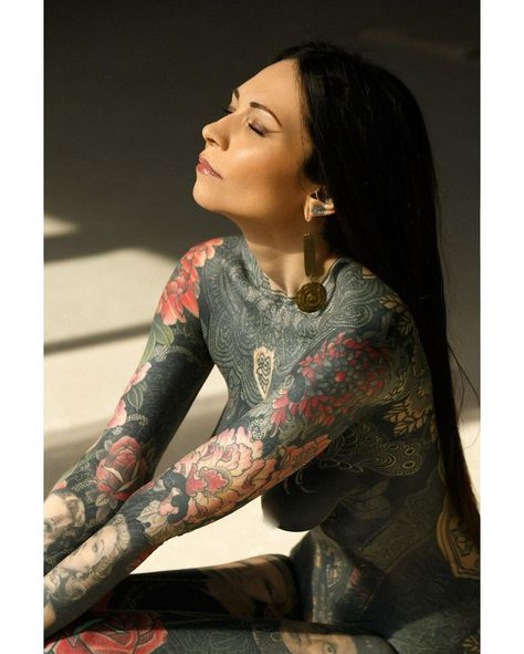 Tattoo Body Suit Women, Tattoo On Private Part, Tattooed Models, 2025 Goals, Human Bean, Tattoed Women, Tattooed Women, Body Suit Tattoo, Tattoo Girls