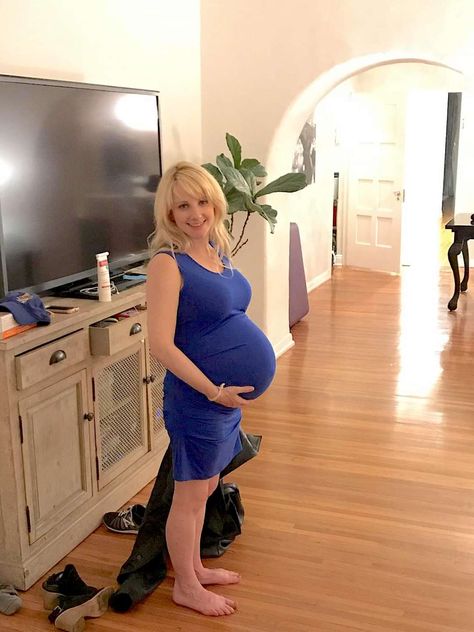 Melissa rauch is hot | Facebook Pregnant Actress, Antonio Garcia, Melissa Rauch, Kaley Cuoco, Big Bang, Pretty Woman, Hobbies, Actresses