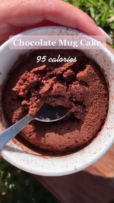 Low Calorie Mug Cake, Healthy Mug Cake, Healthy Chocolate Mug Cake, Low Calorie Cake, Mug Cake Healthy, Low Cal Dessert, Cake Calories, Easy Healthy Dinner, Dinner Recipes For Family