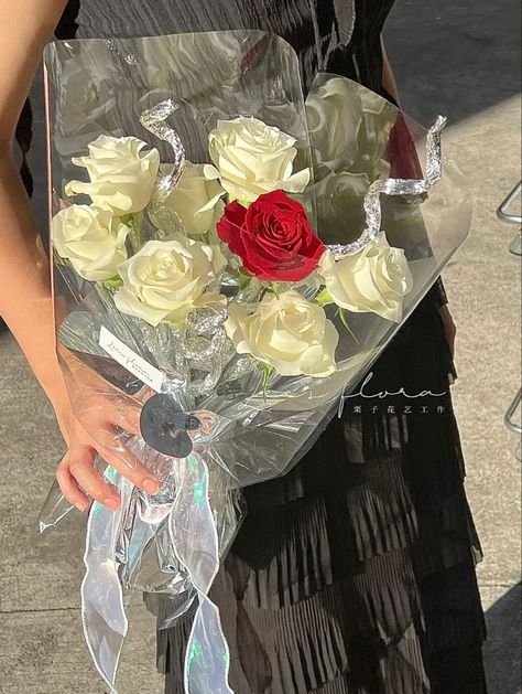 Spray Roses Bouquet, Spray Bouquet, Bouquet Aesthetic, Happy Birthday Clip, Luxury Flower Bouquets, Flower Bouquet Diy, Flower Box Gift, Boquette Flowers, Flower Arrangements Simple