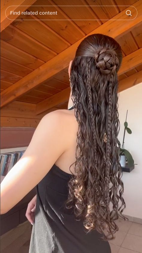 Cute Simple Hairstyles For Wavy Hair, Summer School Hairstyles, Hairstyles For Long Hair Thick Hair, Hairstyles Prom Medium Hair, School Hairstyles Wavy Hair, Hoco Hairstyles For Medium Length Hair, Medium Length Hair Styling Ideas, Cute Hairstyles For Medium Hair School, Hairstyles For Long And Thick Hair