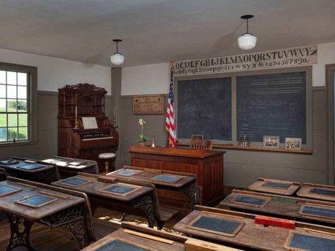 One-room schoolhouse | 1665 Pilgrim era saltbox garrison style home, Gilmanton, New Hampshire Pilgrim House, Red School House, Corn Crib, Country School, Old School House, Early Settler, School Room, School House, Vintage School