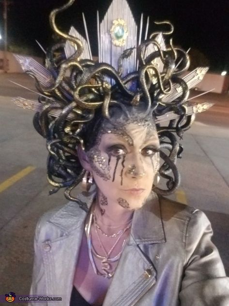 DIY Medusa Costume Diy Medusa Headpiece, Diy Medusa Costume, Medusa Wig, Diy Medusa, Medusa Headpiece, Kabob Sticks, Shish Kabob, Medusa Costume, Homemade Costume