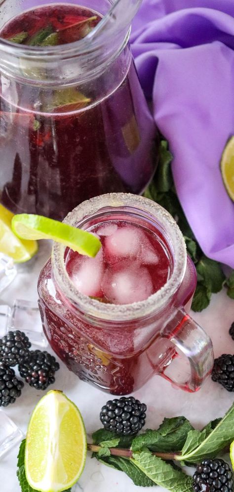 Blackberry Infused Water Coconut Water Drink Recipes, Mint Infused Water, Coconut Water Drinks, Blackberry Mojito, Drink Mocktail, Classic Mojito, Nonalcoholic Drinks, Fruit Infused Water Recipes, Mojito Mocktail