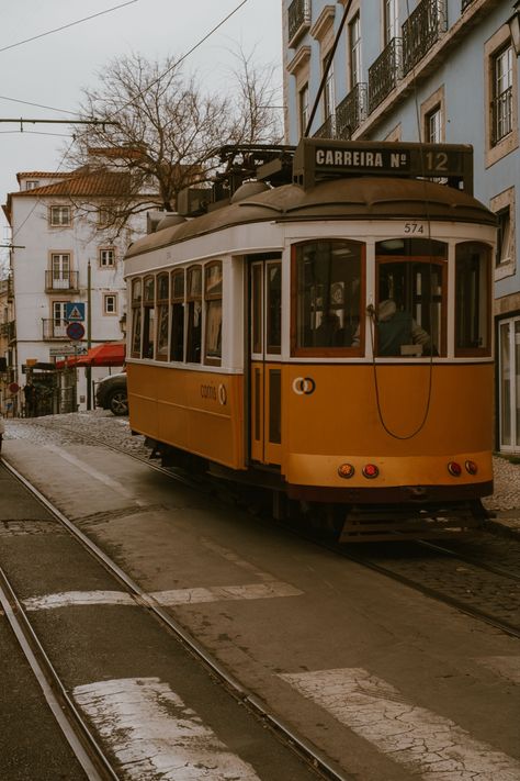 Vintage Street Aesthetic, Streetcar Aesthetic, Old Street Photography, Vintage Aestheticwallpaper, Vintage Street Photography, Colors Pallets, Couples City, City Inspiration, City Streets Photography