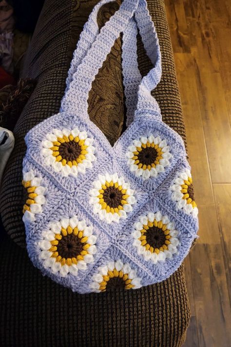 Tote Bag with customizable base and flower colors. Due to the nature of this product all sales are final. Sunflower Crochet Bag Purple, Crochet Sunflowers Free Pattern, Crochet Tote Bag Ideas, Sunflower Crochet Bag, Crochet Bag Design, Mushroom Stuff, Bag Design Ideas, Crochet Sunflowers, Crochet Messenger Bag