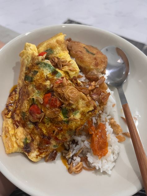 Nasi , telur dadar , perkedel, tambah sambel bagor dan kecap Nasi Telur, Telur Dadar, Linen Dress Pattern, Asian Guys, Cute Asian Guys, Homemade Remedies, Aesthetic Food, Linen Dress, Food Inspiration