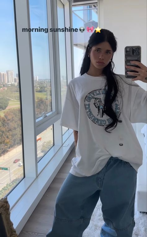 Nessa Barrett Mirror Selfie, Nessa Barrett Mirror, Nessa Barrett Black Hair, Nessa Barrett Instagram, Nessa Barrett Tiktok, Baggy Jeans Outfit, Outfits Baggy, Warm Weather Outfits, Nessa Barrett