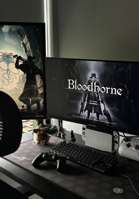 Black Set Up Gaming, Gaming Dark Aesthetic, Dark Pc Setup Aesthetic, Gaming Setup Aesthetic Black, Gothic Desk Setup, Gothic Pc Setup, Black Gaming Setup Aesthetic, Dark Pc Setup, Gothic Gaming Setup