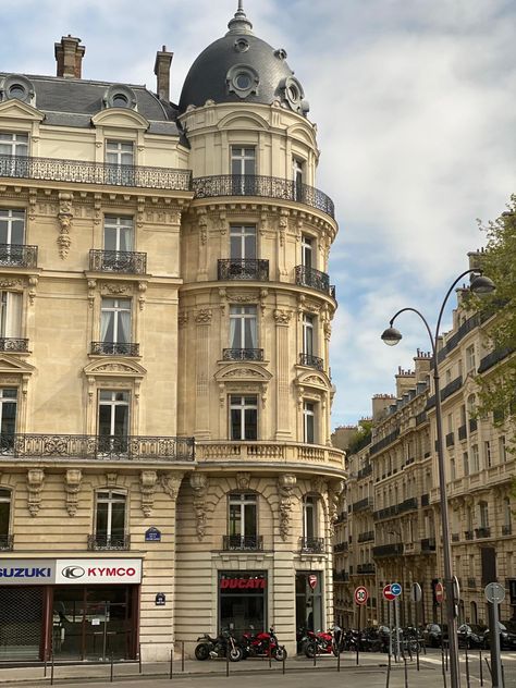 paris | streets | aesthetic | haussman | building | apartement | trip | city | france | europe | schooltrip | busride | ... Paris Streets Aesthetic, French Streets, Europe Building, Streets Aesthetic, Europe Buildings, Paris Buildings, Paris Streets, Parisian Architecture, Building Aesthetic