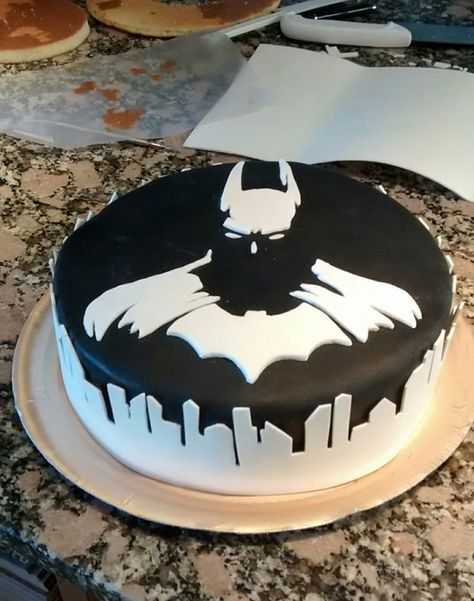 Birthday Cake For Boyfriend, Batman Cake, Superhero Cake, Batman Birthday, Cupcake Cake, Dc Comic, Superhero Birthday, Grooms Cake, Creative Cakes