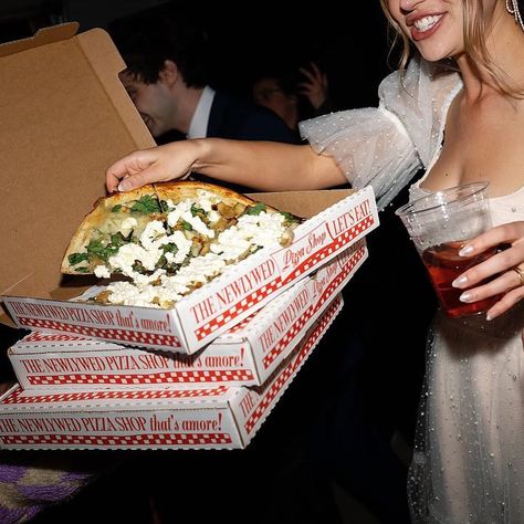 We were so happy we got to be a part of @michel.c.janse wedding! We designed these wedding pizza boxes for the couple and so obsessed with the pizza they put in it!! I love the idea of pizza at weddings especially with the “just married” written out in ricotta 🍕 photos by @yourdaybykt Dm us to get started on your wedding pizza boxes! #pizzabox #weddingpizzaparty #weddingafterparty #weddingideas #uniqueweddingideas #weddinginspiration Pizza Late Night Snack Wedding, Wedding Food Pizza, Wedding Pizza Truck, Mcdonalds Wedding Late Night, Late Night Pizza Wedding, Wedding Pizza Boxes, Wedding Pizza Party, Pizza At Wedding Reception, Clever Wedding Ideas