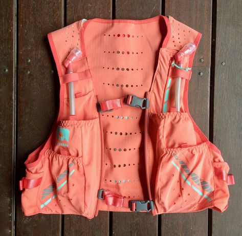 Running Vest Women, Running Essentials For Women, Trail Running Inspiration, Running Workout Plan, Mid Size Outfits, Salomon Running, Cute Hiking Outfit, Summer Running, Gymwear Outfits