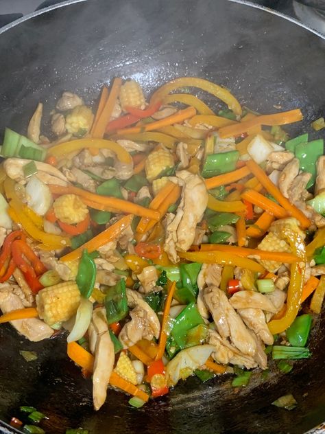 Chicken Stir Fry Noodles, Fry Noodles Recipe, Stir Fry Noodles Recipe, Fried Noodles Recipe, Fry Noodles, Raw Prawns, Noodle Stir Fry, Lunch Inspiration, Stir Fry Noodles