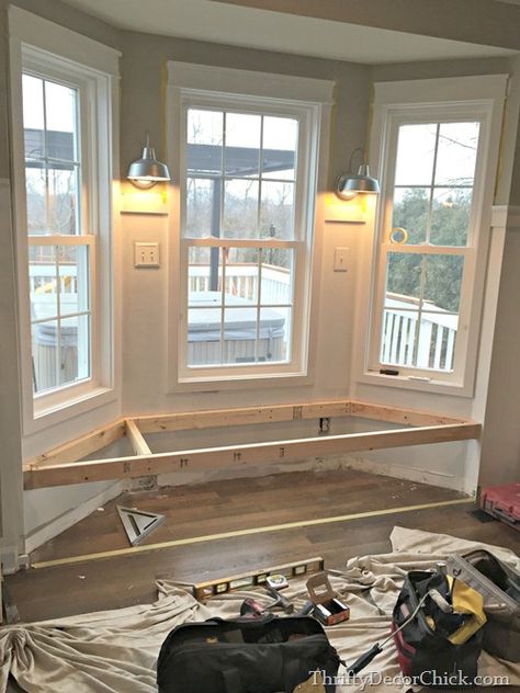 Small Bay Window, Bay Window Seating Kitchen, Breakfast Nook Decor, Bay Window Benches, Window Framing, Seating In Kitchen, Bedroom Window Seat, Diy Window Seat, Window Seating