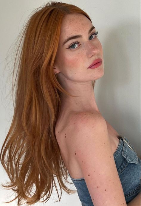 Ginger Models, Seven Husbands Of Evelyn Hugo, Beautiful Freckles, Pretty Redhead, Evelyn Hugo, Ginger Girls, Haircut Hairstyle, Redhead Girl, Strawberry Blonde