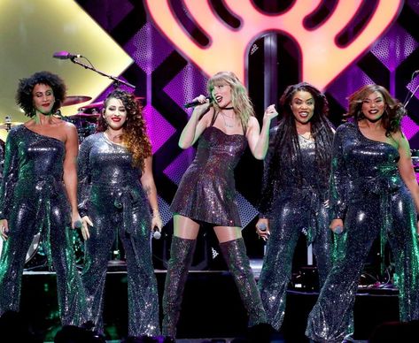 Taylor Swift Queen, Backup Singers, All About Taylor Swift, Music Radio, Red Taylor, Taylor Swift Style, Taylor Alison Swift, Free Music, Style Icons