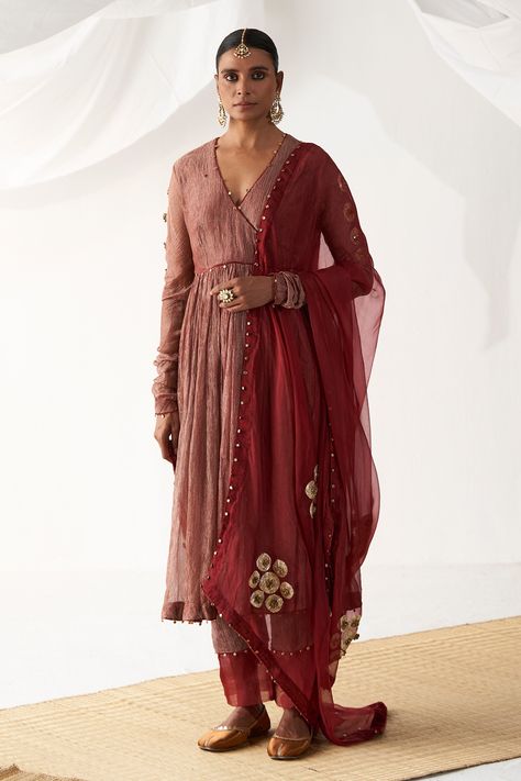 Buy Maroon Silk Tissue Placement Embroidery Golden Pleated Anarkali Set For Women by Itrh Online at Aza Fashions. Churi Sleeves, Placement Embroidery, Indian Dresses Traditional, Embroidered Dupatta, Plain Dress, Embroidery Suits Design, Embroidery Suits, Designs For Dresses, Silk Organza