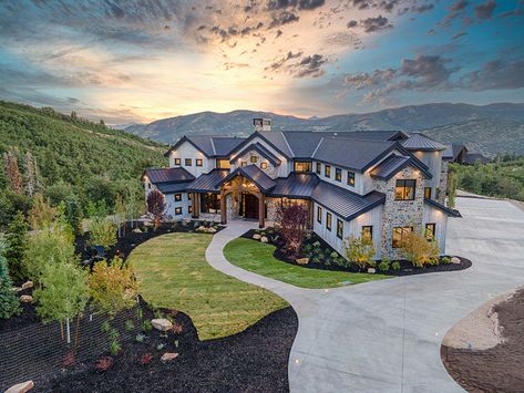 Home by Tekton Builders. Photo courtesy Park City Showcase of Homes. Luxury Houses Mansions, Dream Mansion, Dream Life House, Luxury House Plans, House Exteriors, Dream House Rooms, App Covers, Cute House, Luxury Homes Dream Houses