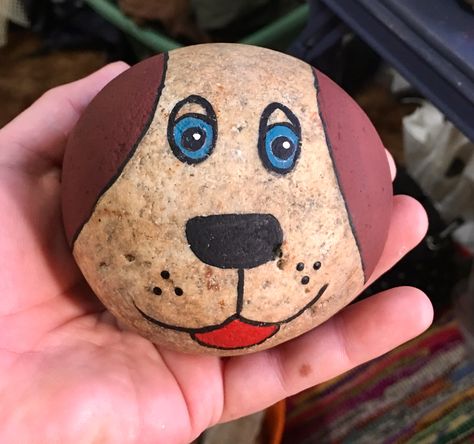 Painted Rock Dog Caillou Roche, Rock Animals, Diy Paint Projects, Painted Rock Animals, Art Pierre, Rock Painting Ideas, Painted Rocks Kids, Rock And Pebbles, Painted Rocks Craft