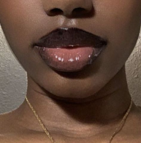 black lip liner Lip Gloss On Black Women, Lined Lips Black Women, Lip Lining Black Women, Dark Skin Lips, Dark Lined Lip, Black Lip Liner Black Women, Dark Upper Lip Makeup, Makeup Still Life Photography, Dark Lip Liner And Gloss Black Women