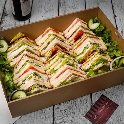 Sandwich Platter Ideas, Catering Sandwiches, Assorted Sandwiches, Sandwich Catering, Sandwich Boxes, Sandwich Platters, Relish Sauce, Beef Tomato, Gluten Free Sandwiches