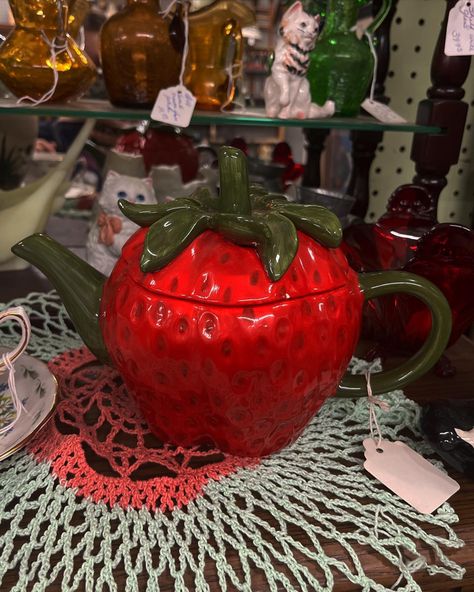 Strawberry Teapot, Strawberry Shortcake Party, Strawberry Tea, Second Semester, Sculpture Ideas, Thrown Pottery, Clay Sculpture, Nice Things, Unique Items