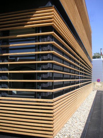 Timber Battens, Wood Facade, Modern Apartment Design, Wooden Facade, Timber Architecture, House Cladding, Geometric Architecture, Modern Architects, Wood Cladding