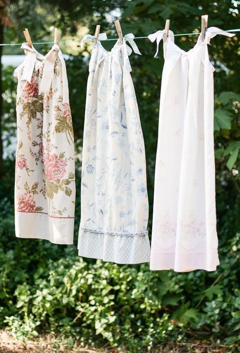 10 Ways to Repurpose Vintage Linens - She Holds Dearly - Pillowcase nighties or pillowcase aprons from vintage fabric! Pillowcase Nightgown, She Holds Dearly, Sew Ins, Pillowcase Dress, Linens And Lace, Creation Couture, Vestidos Vintage, Vintage Sheets, Diy Couture