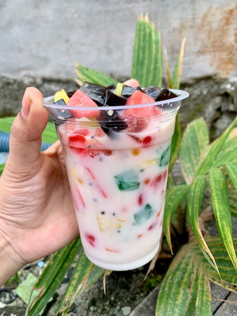 Es Buah Cup, Es Campur Aesthetic, Mojito Strawberry, Es Campur, Buah Naga, I Want Food, Blue Background Wallpapers, Frozen Fruit, Food Culture