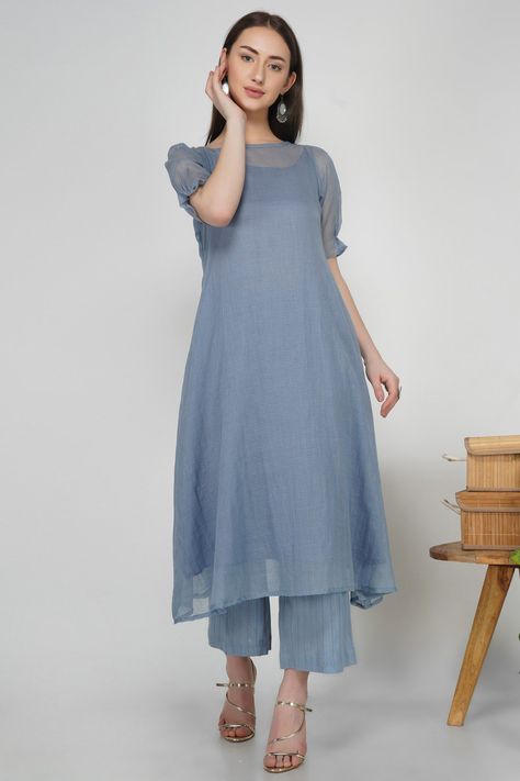 Simple Salwar Kameez, Dressy Pant Suits, Plain Kurti, Casual Kurtis, Kurta Palazzo Set, A Line Kurti, Salwar Pattern, Kurti Pant, Long Kurti Designs