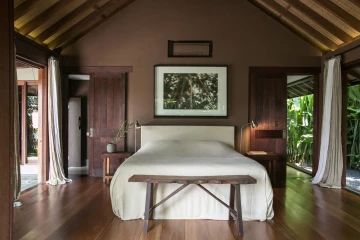 Rumah Hujan | Studio Jencquel | Media - Photos and Videos | Archello Balinese Architecture, Bungalow Resorts, Outdoor Bath, Simple Luxury, Ubud Bali, Architecture Interiors, Luxury Villas, Luxury Accommodation, Boutique Homes