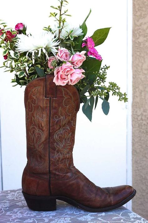 Beautiful centerpiece at a cowgirl birthday party! See more party ideas at http://CatchMyParty.com! Cowgirl Birthday Party Ideas, Horse Theme Birthday Party, Country Birthday Party, Boots Flowers, Barn Party, Western Birthday Party, Rodeo Party, Horse Birthday Parties, Country Birthday