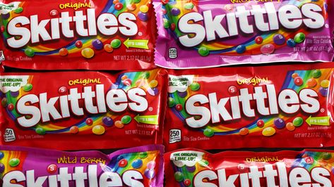 Candy Assortment, Skittles Candy, Fruity Candy, Sour Skittles, Sour Orange, Popular Candy, Chewy Candy, Sour Candy, Taste The Rainbow