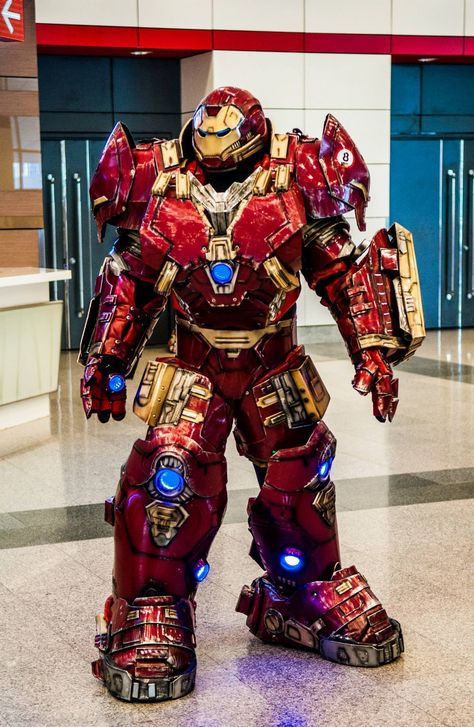 Marvel Comics. Character: Hulk Buster. Cosmaker: Patawikorn Uttisen From: Thailand. Geek Costume, Hulk Buster, Fun Cosplay, Cosplay Men, Armadura Cosplay, Awesome Costumes, Men Cosplay, Superhero Cosplay, Iron Man Armor