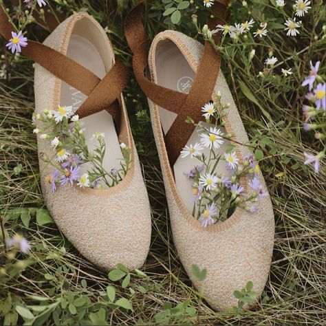 Cottagecore Shoes Aesthetic, Cottagecore Sandals, Fabric Armor, Cottage Core Shoes, Rein Fair, Fairycore Shoes, Cottage Core Aesthetic Outfit, Cottage Clothing, Cottagecore Shoes