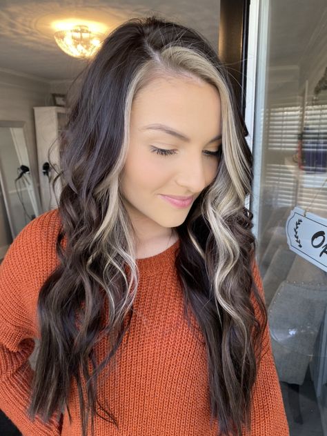 Bold Peekaboo Highlights, Dark Hair With Bold Money Piece, Dark Brown With Blonde Peekaboos, Dark With Money Piece, Hair Color Ideas For Brunettes Money Piece, Dark Brown With Blonde Money Piece, Brown Hair Blonde Front Pieces, Grey Money Piece On Dark Hair, Dark Hair Blonde Front Pieces