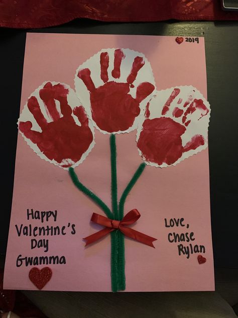 Toddler craft - Valentine’s Day “Rose” bouquet Grinch Handprint, Cards Making Ideas, Valentines Art For Kids, Valentines Day Crafts For Preschoolers, Vday Crafts, Baby Art Crafts, Preschool Valentine Crafts, Toddler Valentine Crafts, February Crafts