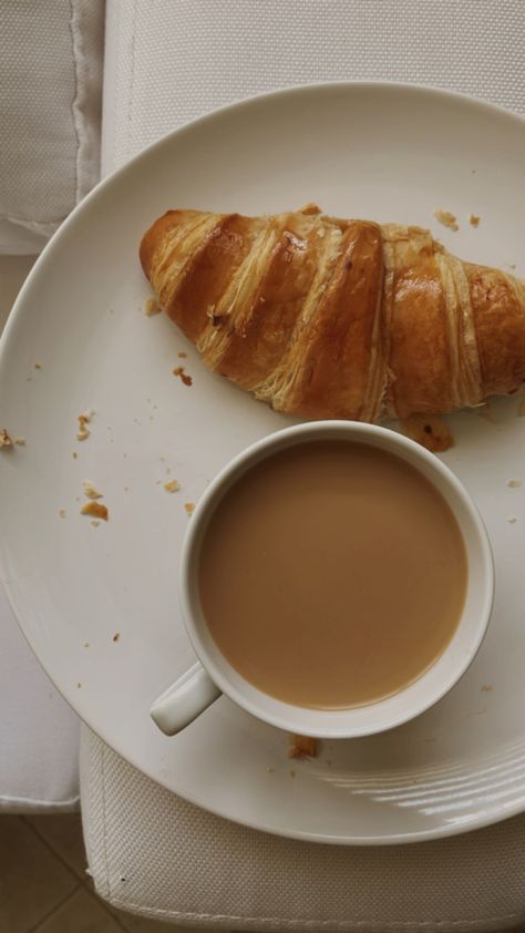 Croissant Aesthetic Photography, Croissant Aesthetic, Croissant And Coffee, Coffee And Croissants, Coffee Pics, Coffee Bread, Coffee Pictures, Picnic Food, Coffee Photography