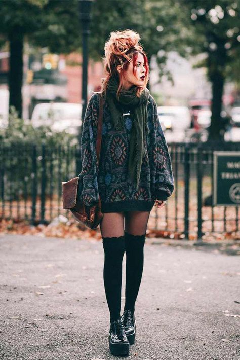 Sweater Dress With Stockings #stockings #sweaterdress ★ Edgy grunge style from the 90s to inspire your street style. #grungestyle #grungeoutfits #grungefashion #grungeclothing #outfitideas #streetstyle #glaminati #lifestyle Rocker Outfits For Women, Mode Edgy, Edgy Grunge Style, Grunge Style Outfits, Socks Outfit, Rocker Outfit, Look Grunge, Grunge Dress, Dress With Stockings