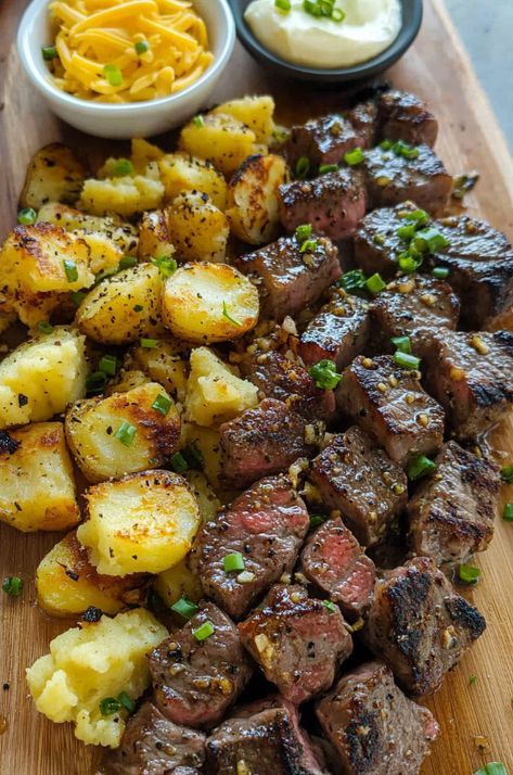 Steak And Potatoes Breakfast, Seasonings For Steak, Smash Potatoes, Steak Board, Foodie Aesthetic, Boil Potatoes, Cook Potatoes, Steak And Potatoes, Home Cooked Food