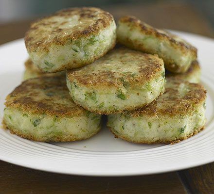 Bubble & squeak cakes Bubble And Squeak Recipe, Bubble Squeak, Food Trivia, Shower Foods, Hp Sauce, Parmesan Roasted Potatoes, Bubble And Squeak, Scottish Recipes, Moist Cake